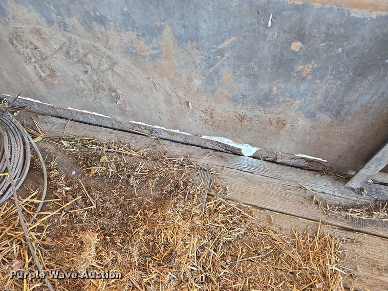 image for item DO7718 1991 Titan livestock trailer