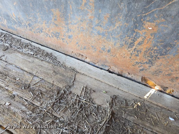 image for item DO7718 1991 Titan livestock trailer