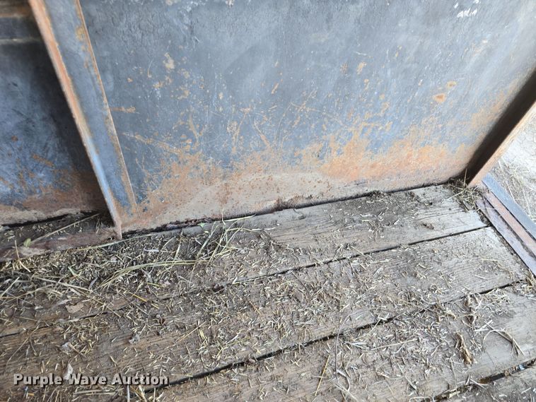 image for item DO7718 1991 Titan livestock trailer