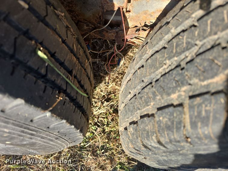 image for item DO7718 1991 Titan livestock trailer