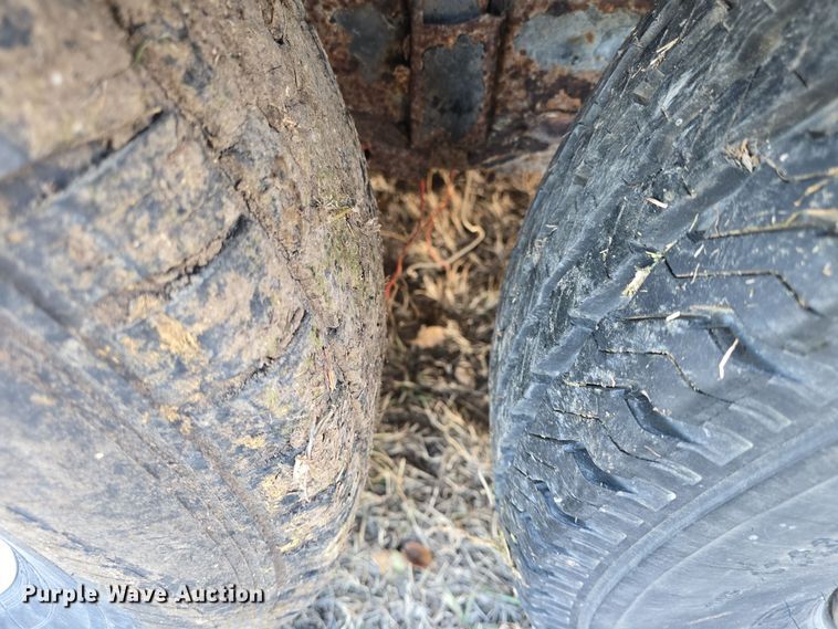 image for item DO7718 1991 Titan livestock trailer