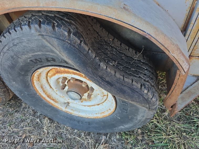 image for item DO7718 1991 Titan livestock trailer