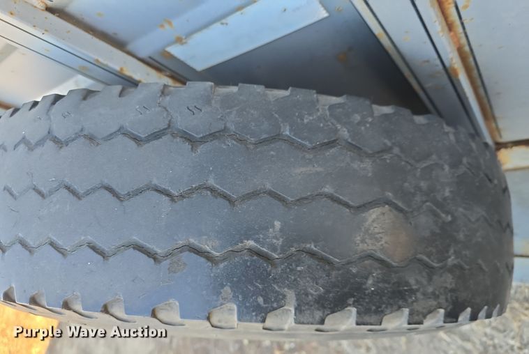 image for item DO7718 1991 Titan livestock trailer