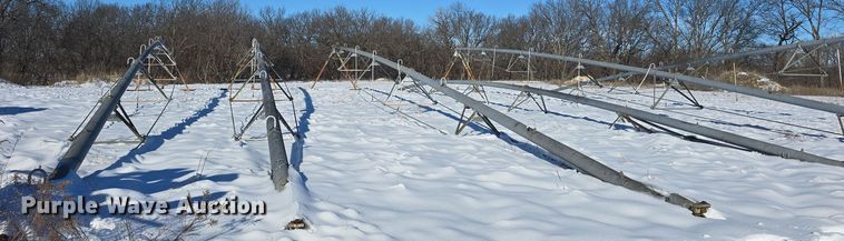 image for item DO7726 Irrigation pivots and pipes