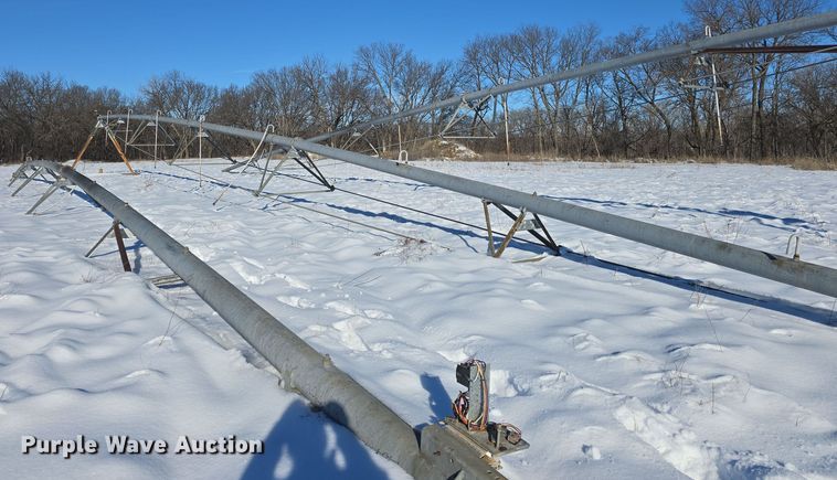 image for item DO7726 Irrigation pivots and pipes