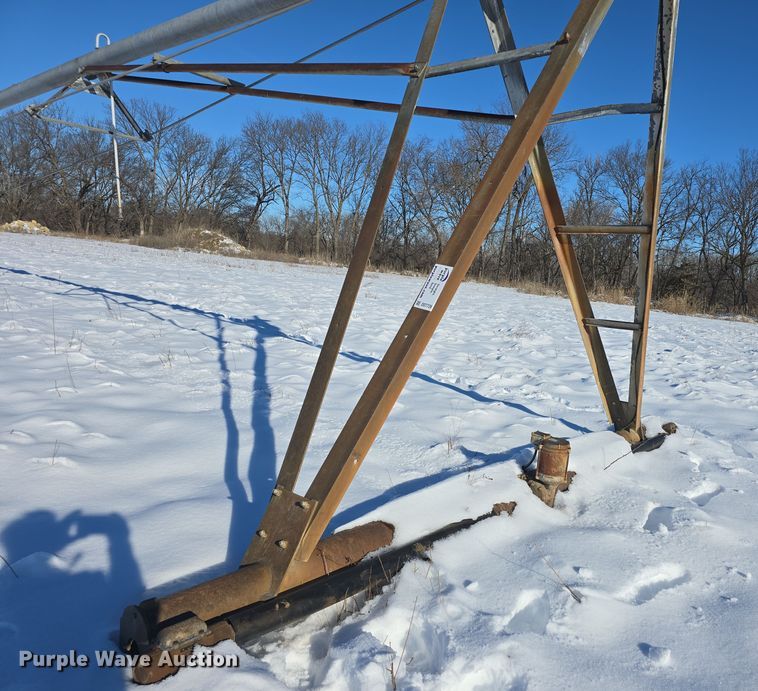 image for item DO7726 Irrigation pivots and pipes