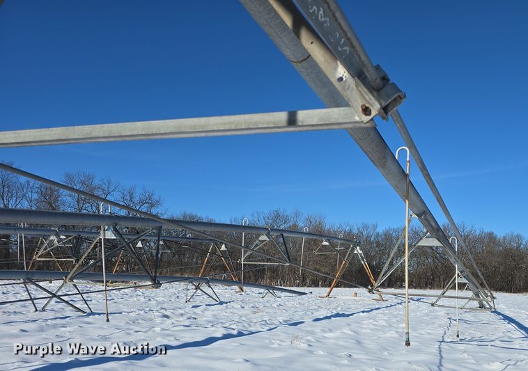 image for item DO7726 Irrigation pivots and pipes