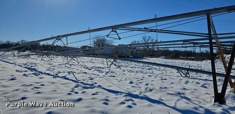 image for item DO7726 Irrigation pivots and pipes