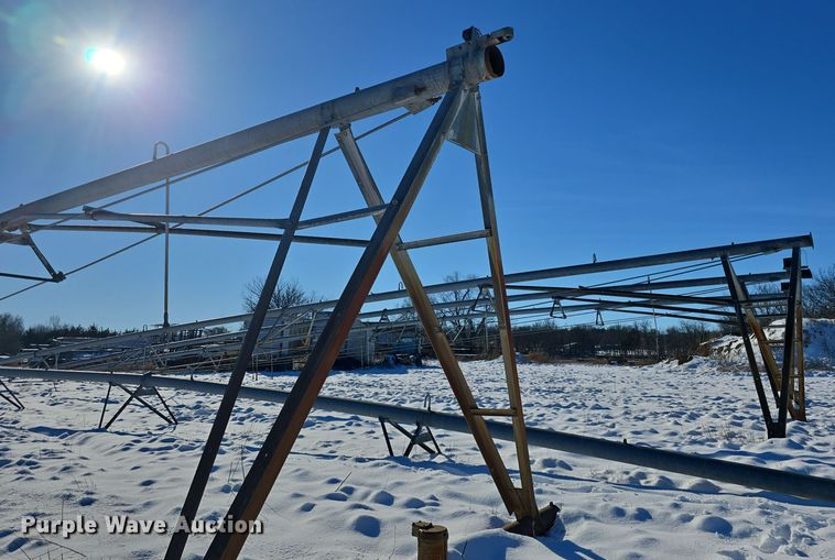 image for item DO7726 Irrigation pivots and pipes