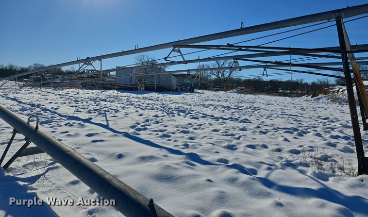 image for item DO7726 Irrigation pivots and pipes