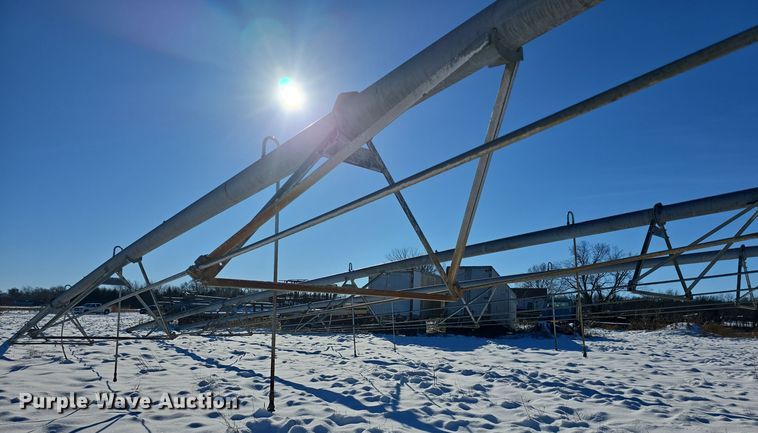 image for item DO7726 Irrigation pivots and pipes
