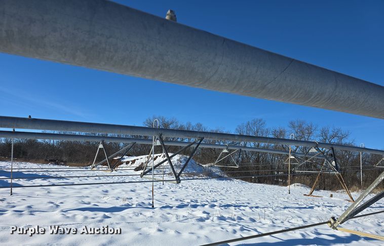 image for item DO7726 Irrigation pivots and pipes