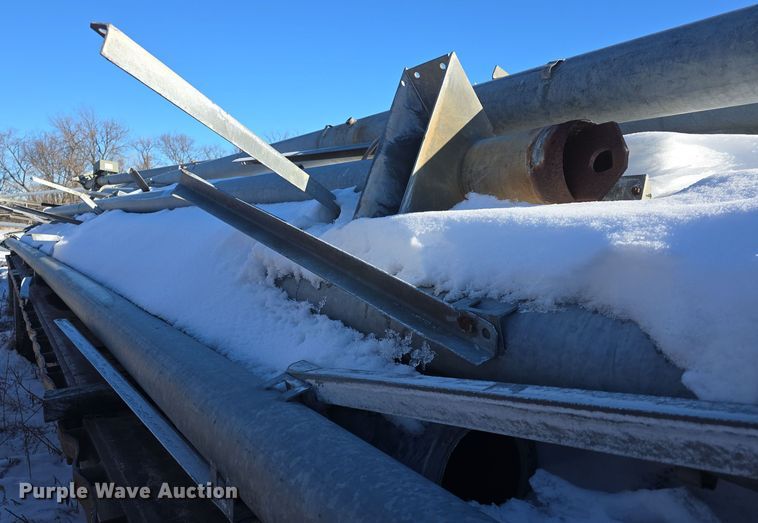 image for item DO7726 Irrigation pivots and pipes