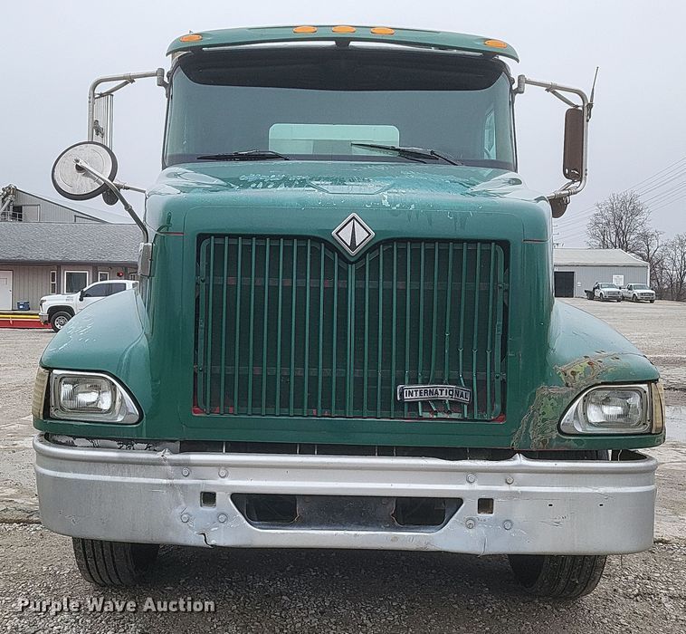 image for item DQ3868 2000 International 9100i fertilizer delivery truck