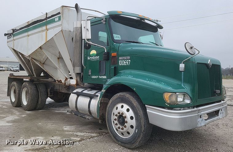 image for item DQ3868 2000 International 9100i fertilizer delivery truck