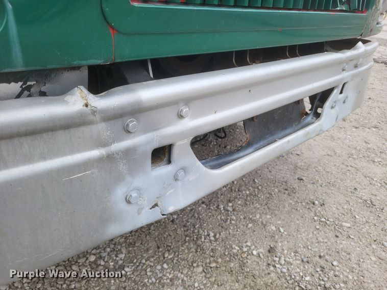 image for item DQ3868 2000 International 9100i fertilizer delivery truck