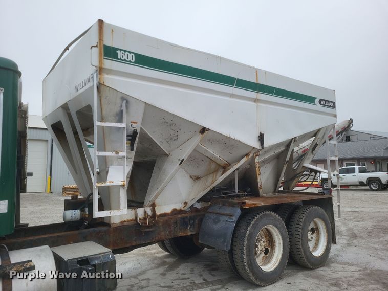 image for item DQ3868 2000 International 9100i fertilizer delivery truck