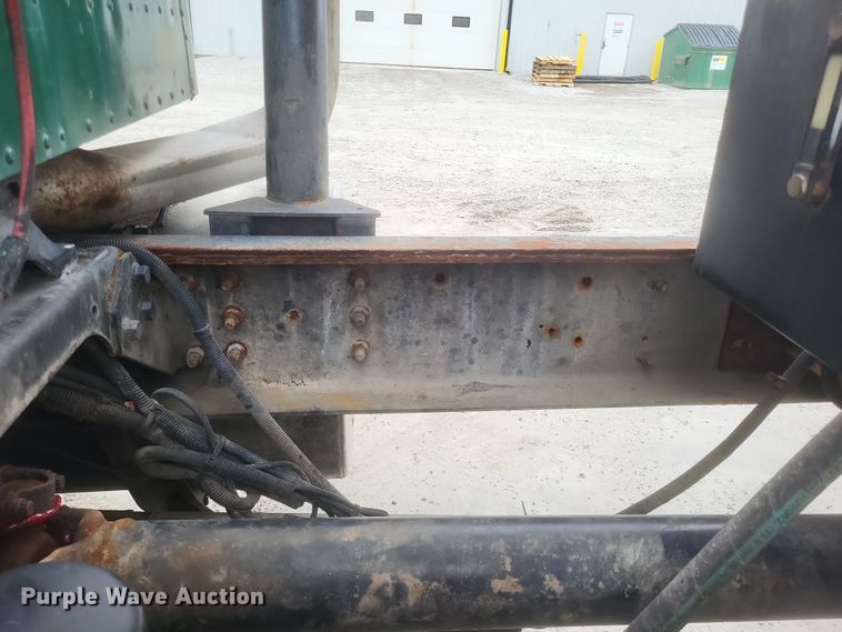 image for item DQ3868 2000 International 9100i fertilizer delivery truck