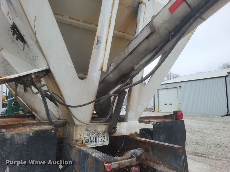 image for item DQ3868 2000 International 9100i fertilizer delivery truck