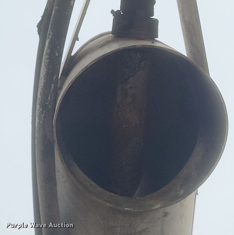 image for item DQ3868 2000 International 9100i fertilizer delivery truck