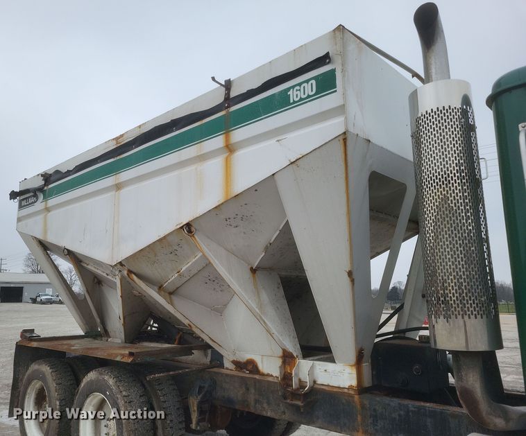 image for item DQ3868 2000 International 9100i fertilizer delivery truck