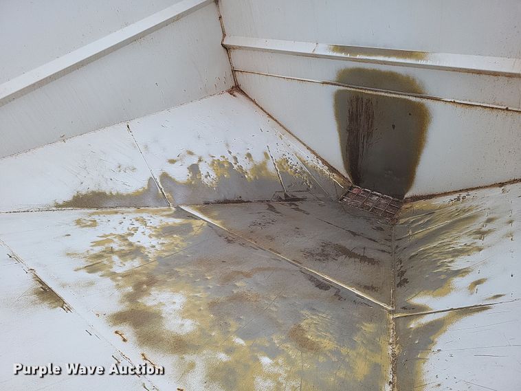 image for item DQ3868 2000 International 9100i fertilizer delivery truck