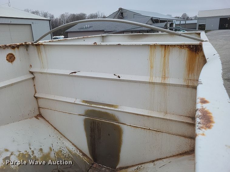 image for item DQ3868 2000 International 9100i fertilizer delivery truck