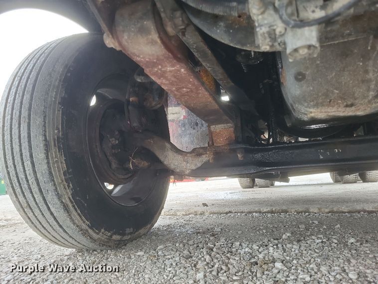 image for item DQ3868 2000 International 9100i fertilizer delivery truck