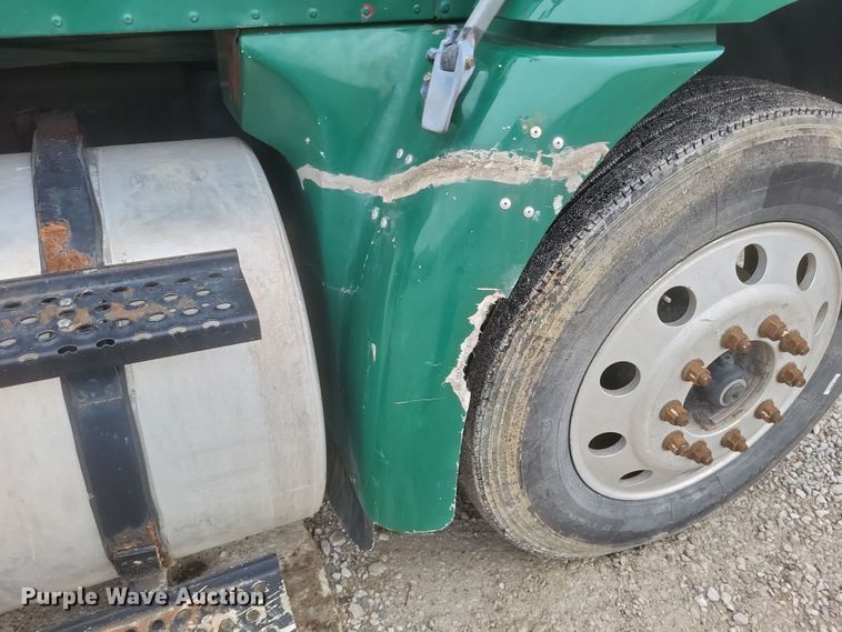 image for item DQ3868 2000 International 9100i fertilizer delivery truck