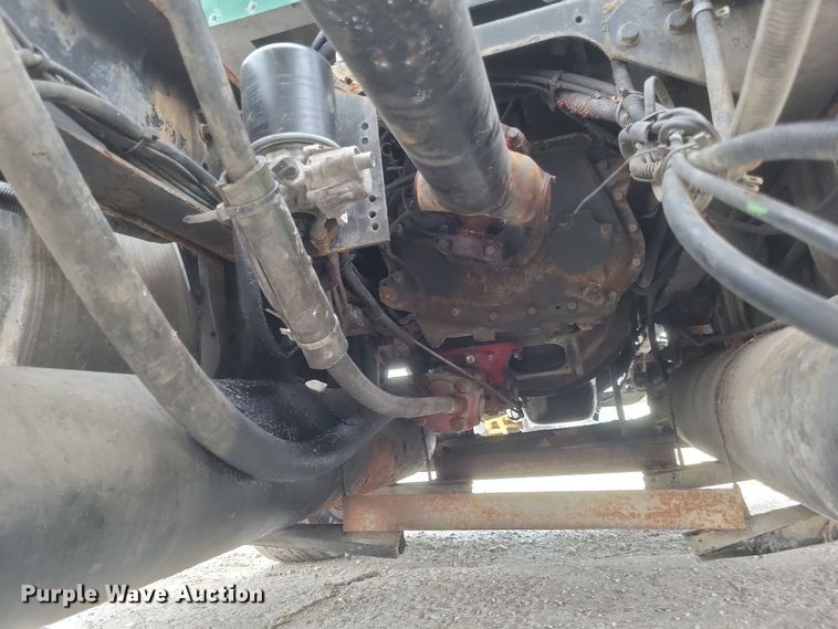 image for item DQ3868 2000 International 9100i fertilizer delivery truck