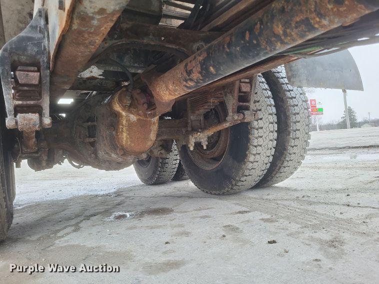 image for item DQ3868 2000 International 9100i fertilizer delivery truck