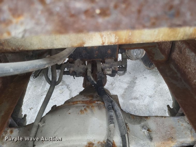 image for item DQ3868 2000 International 9100i fertilizer delivery truck