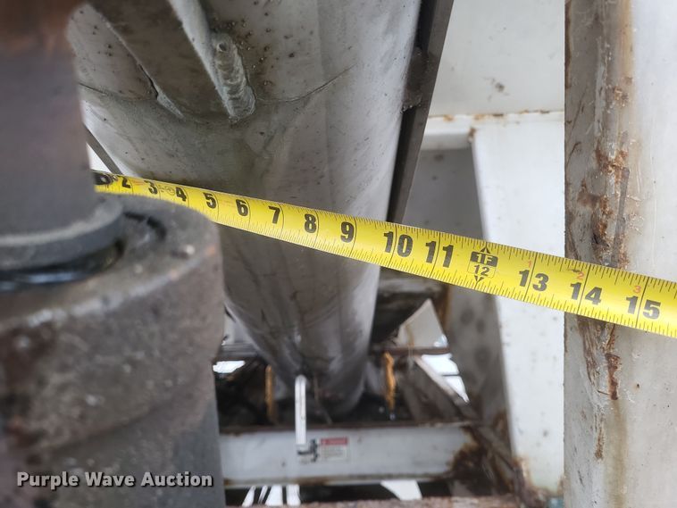 image for item DQ3868 2000 International 9100i fertilizer delivery truck