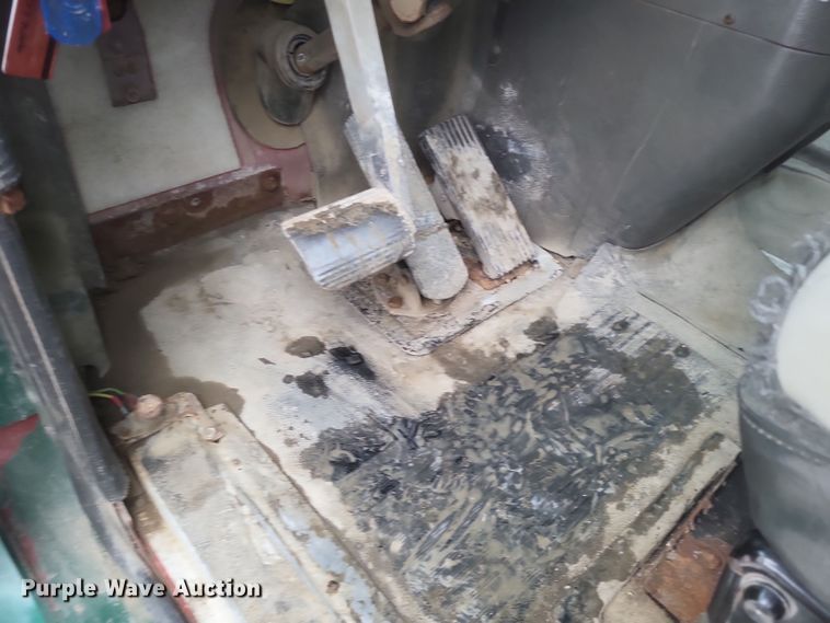 image for item DQ3868 2000 International 9100i fertilizer delivery truck