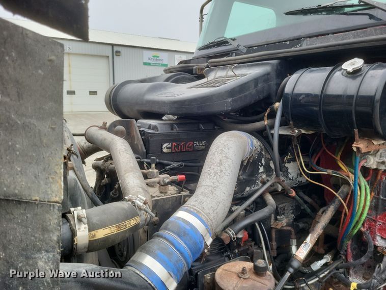 image for item DQ3868 2000 International 9100i fertilizer delivery truck