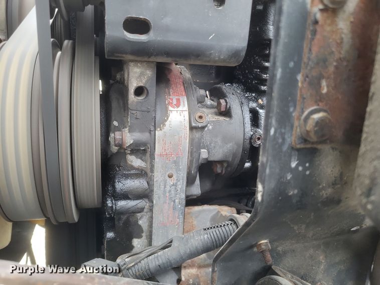 image for item DQ3868 2000 International 9100i fertilizer delivery truck