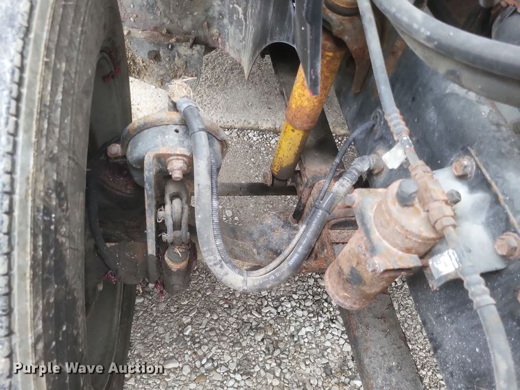 image for item DQ3868 2000 International 9100i fertilizer delivery truck