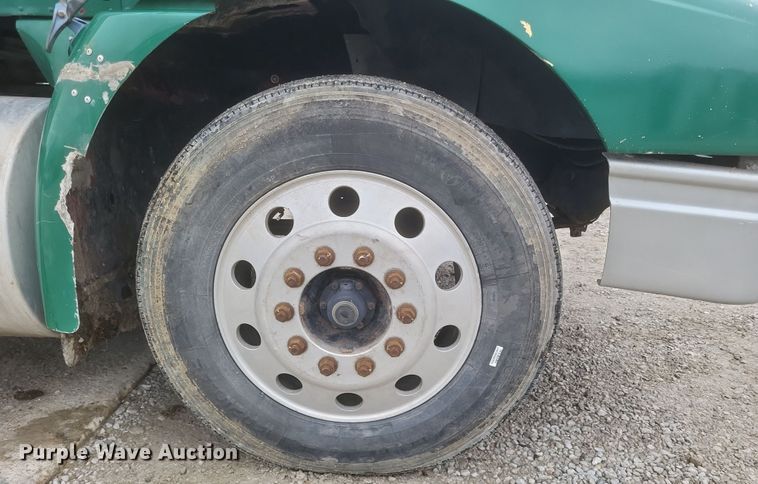 image for item DQ3868 2000 International 9100i fertilizer delivery truck