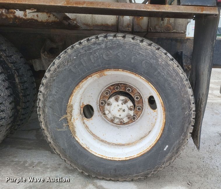 image for item DQ3868 2000 International 9100i fertilizer delivery truck