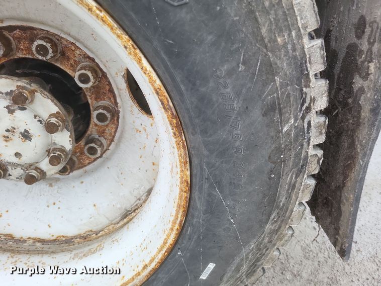 image for item DQ3868 2000 International 9100i fertilizer delivery truck