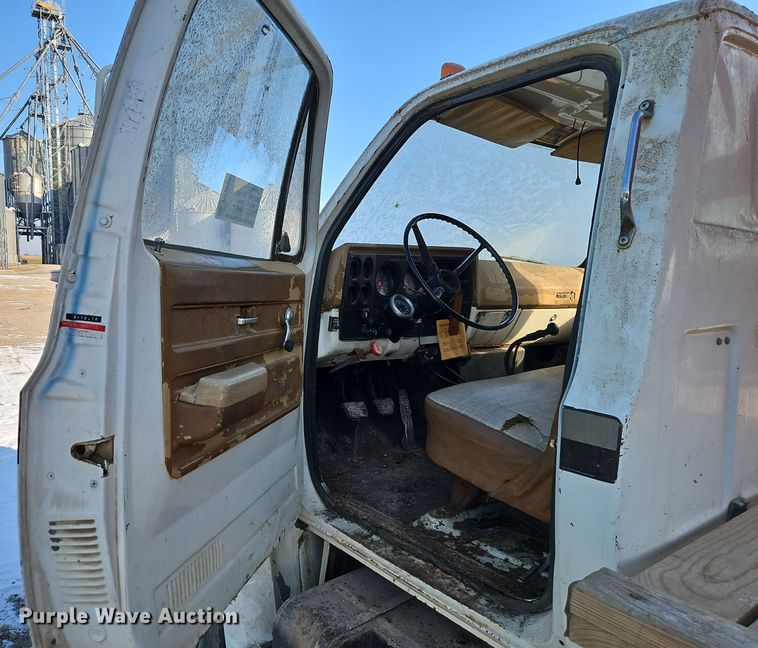 image for item DT7592 1974 Chevrolet C65 fertilizer delivery truck