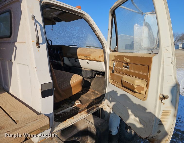 image for item DT7592 1974 Chevrolet C65 fertilizer delivery truck