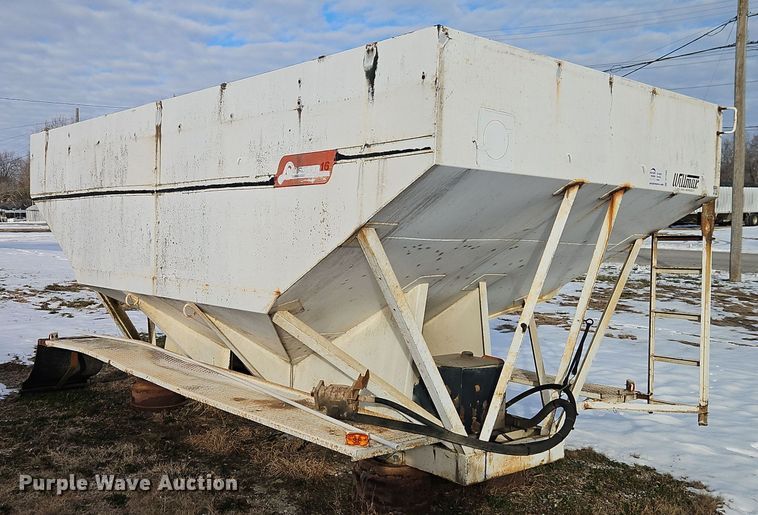 image for item DT7595 Willmar Load Runner 16 seed tender bed