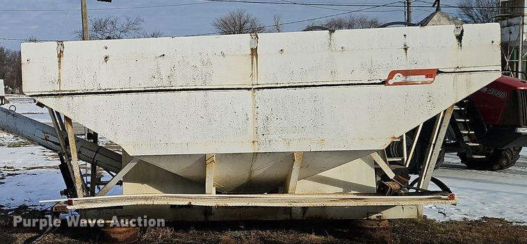 image for item DT7595 Willmar Load Runner 16 seed tender bed