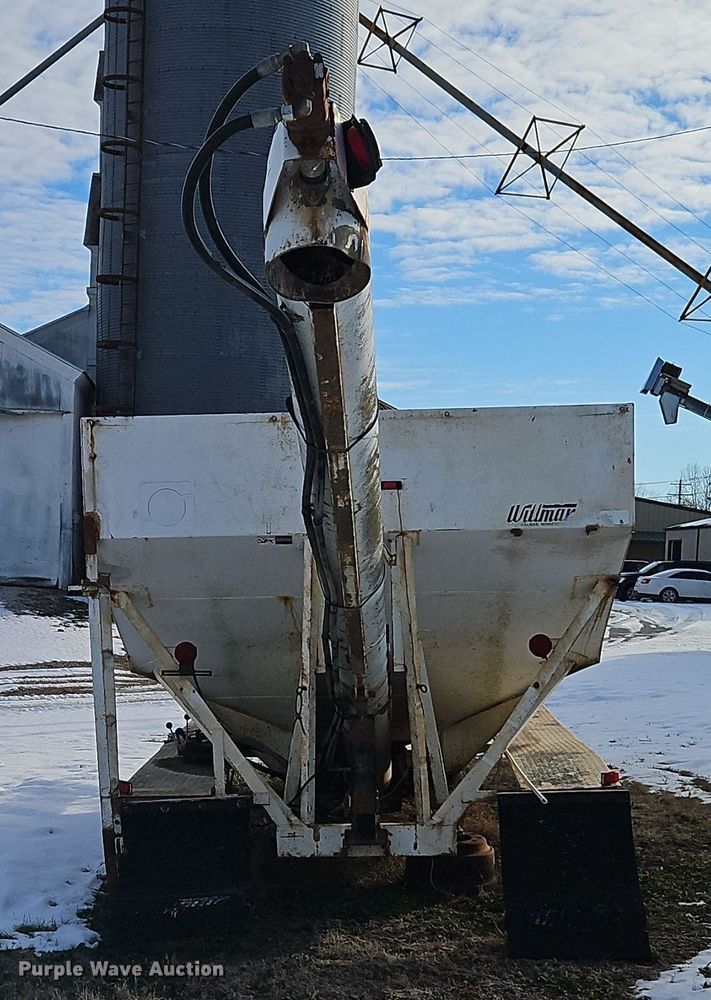 image for item DT7595 Willmar Load Runner 16 seed tender bed