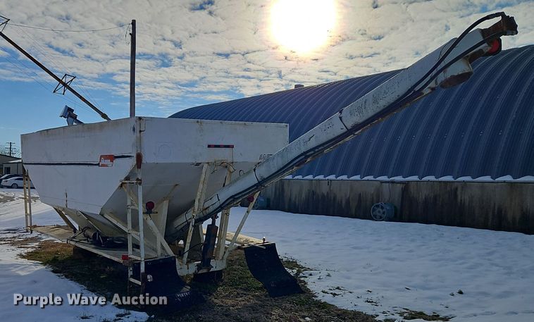 image for item DT7595 Willmar Load Runner 16 seed tender bed