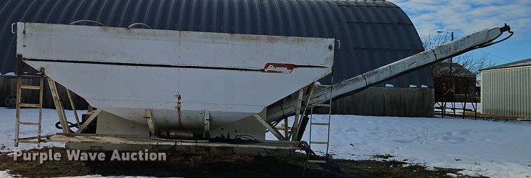 image for item DT7595 Willmar Load Runner 16 seed tender bed