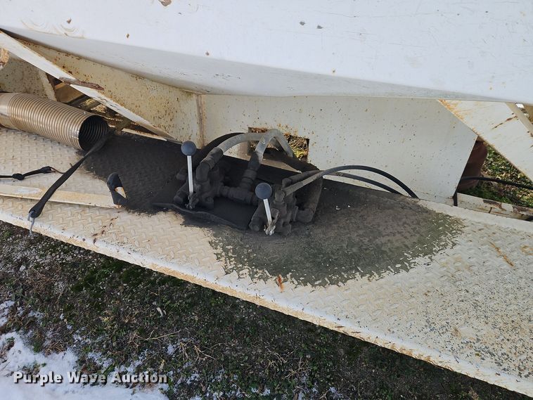 image for item DT7595 Willmar Load Runner 16 seed tender bed