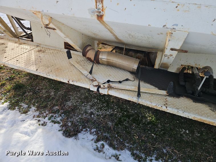 image for item DT7595 Willmar Load Runner 16 seed tender bed