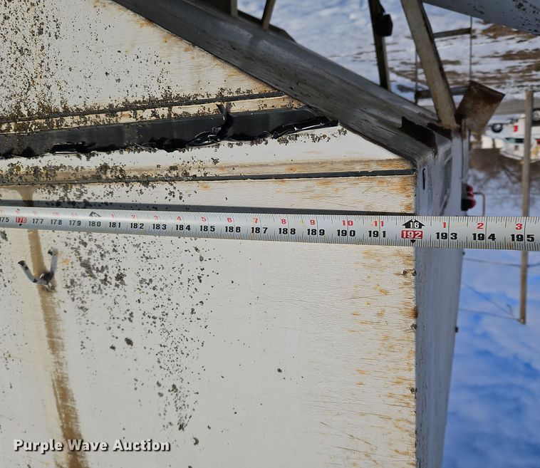 image for item DT7595 Willmar Load Runner 16 seed tender bed